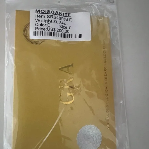 Elegant Silver Teardrop Ring - Picture 5 of 5